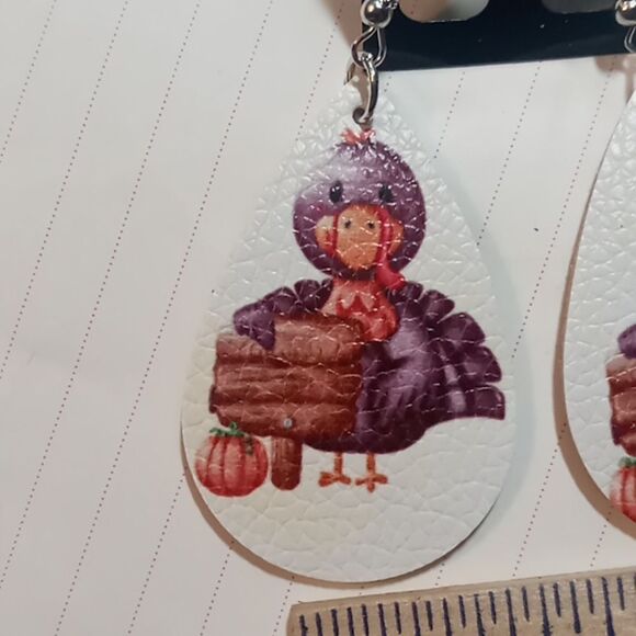 Teardrop cutout turkey earrings - Picture 2 of 3